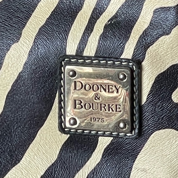Dooney & Bourke large shoulder bag! Black & white hold metal accents red inside. - Picture 2 of 9